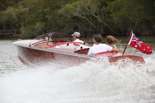 speeding boat4 little.jpg