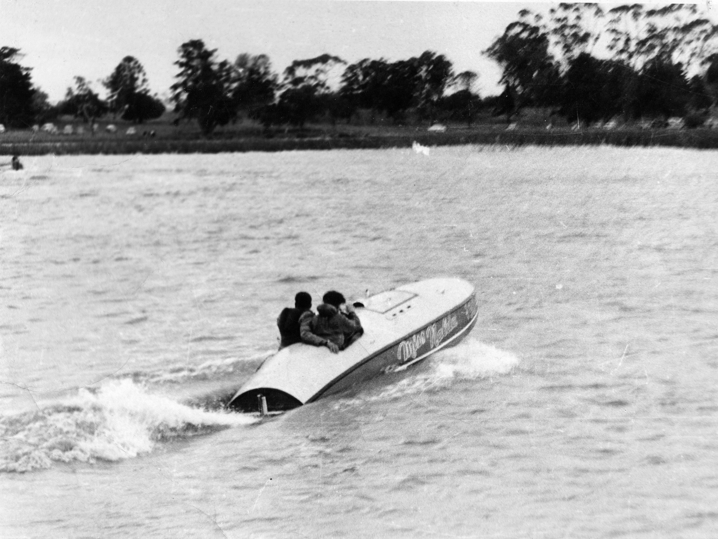 img321 Miss Nalda on Lake Guthridge Lester Jackson & Brian Scheldt 1958.jpg