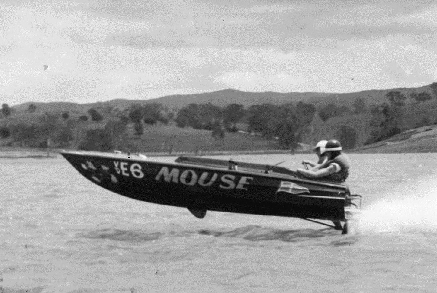 img348 Mouse- Eddie Ward back course Glenmaggie 1959.jpg